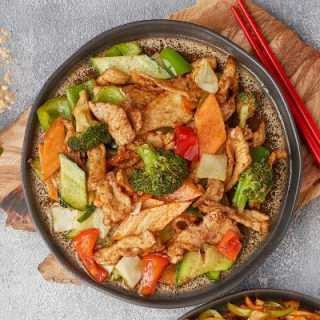 Pollo con Verduras en Salsa de Soja